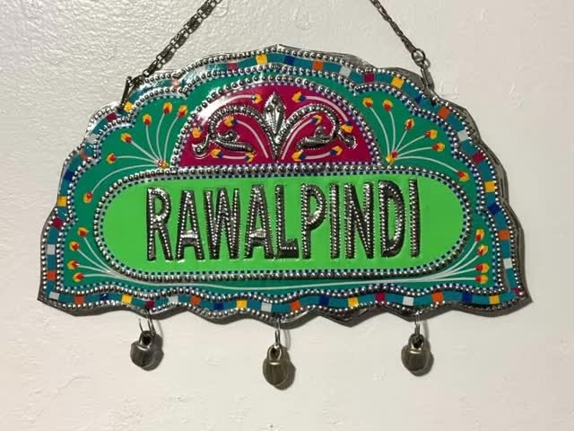 Instagram post from des_in_pardes_. This post is in position 1.